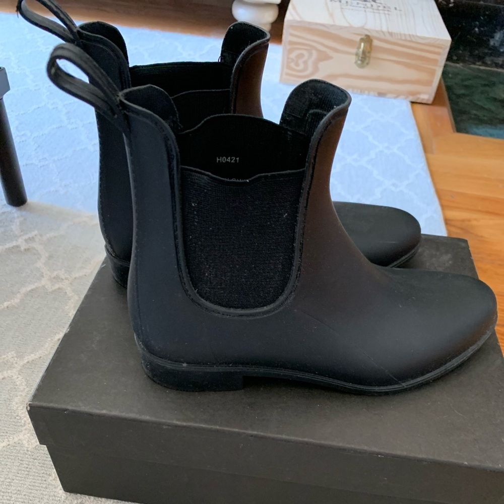 J.Crew Matte Chelsea rain boots
Sold out online - Picture 4 of 6